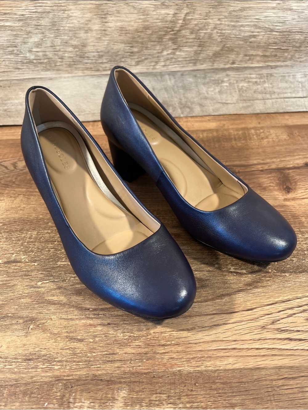 AEROSOLES Navy Round-Toe Block Heel Pumps